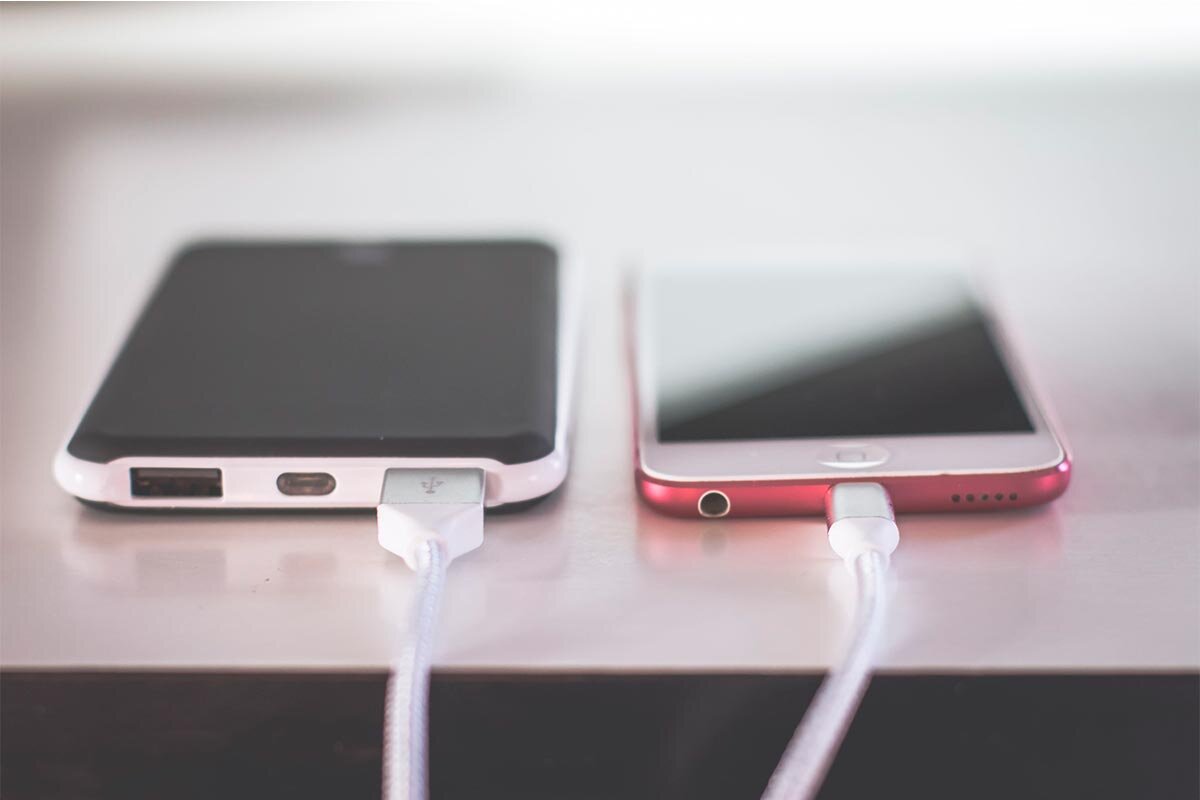Como escolher o carregador ideal para seu smartphone sem danificar a bateria